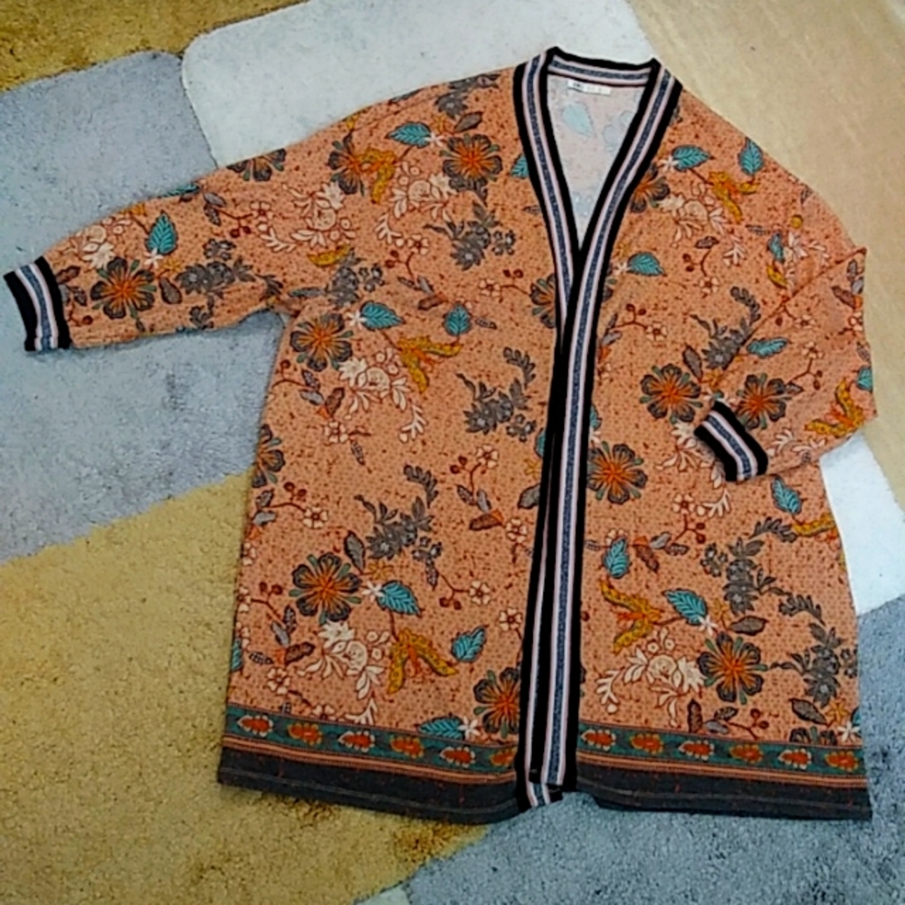 DR2 Quarter Length Sweater. Long Sleeves. USED-AS-IS! Color Orange. Size L.